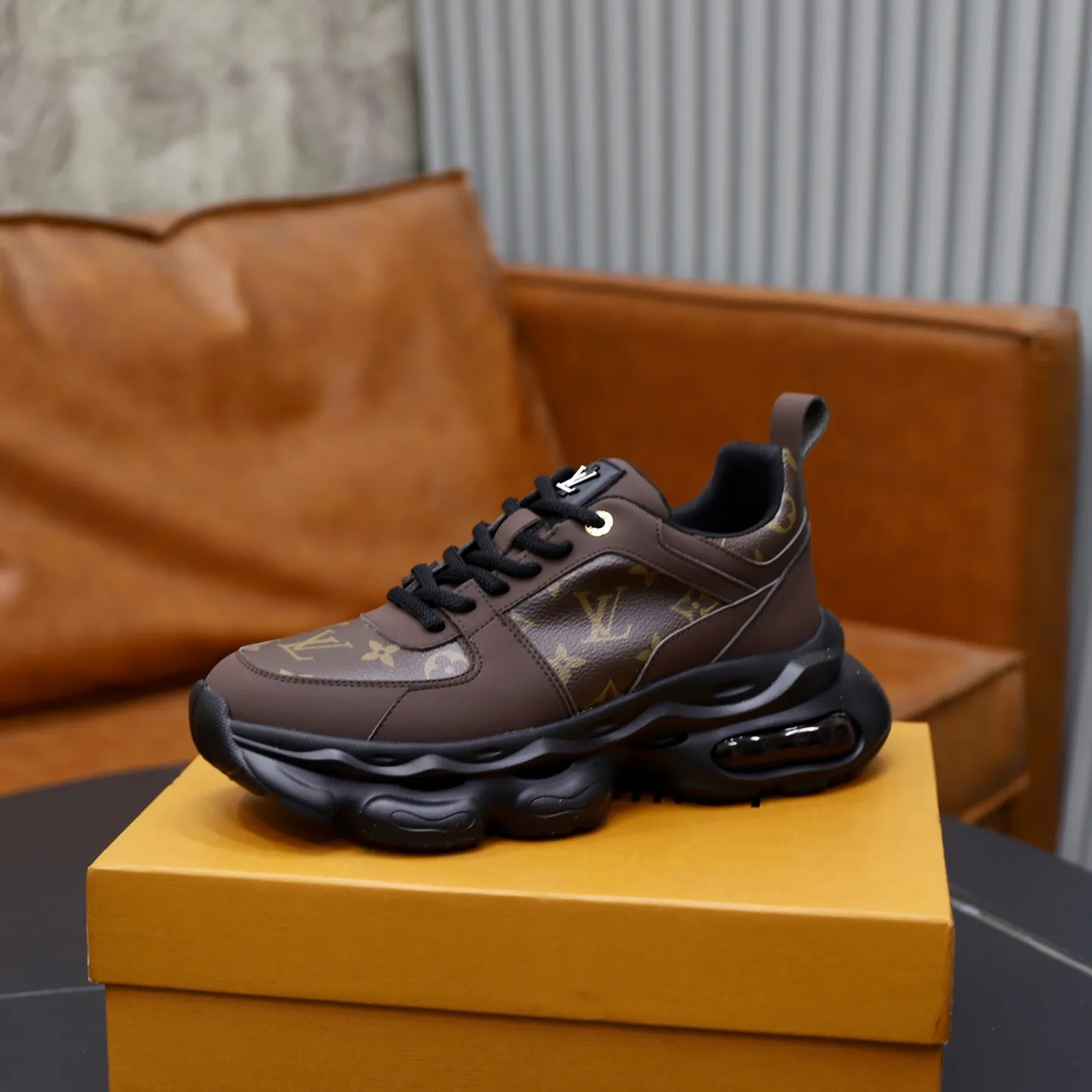 Ex-factory price: 462💰🙅‍♂️🙅‍♂️🙅‍♂️ Brand: Louis Vuitton Standard code: 38-44 (45 customized) Grade: Same as the official website Material: Original cowhide splicing fabric Comfortable and breathable lining Lightweight, soft and wear-resistant outsole Style category: Men's fashionable casual shoes Running sneakers Distinguished luxury brand elements Top luxury Color: actual picture color